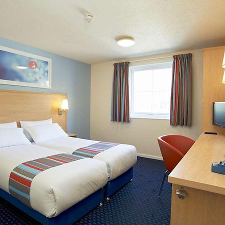 Travelodge Redhill Redhill  Room photo