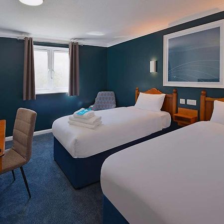 Travelodge Redhill Redhill  Room photo