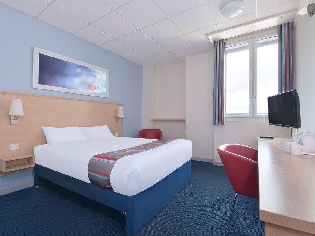 Travelodge Redhill Redhill  Room photo