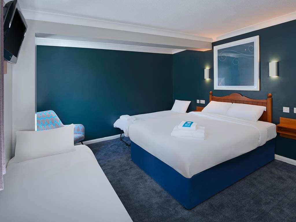 Travelodge Redhill Redhill  Room photo
