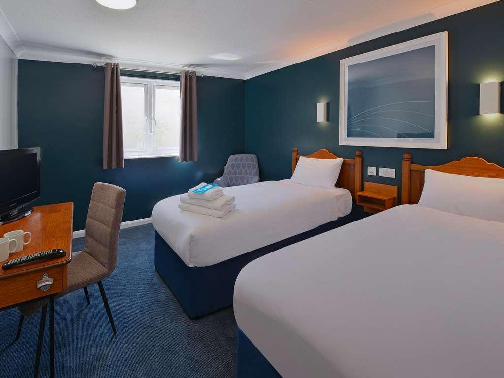 Travelodge Redhill Redhill  Room photo