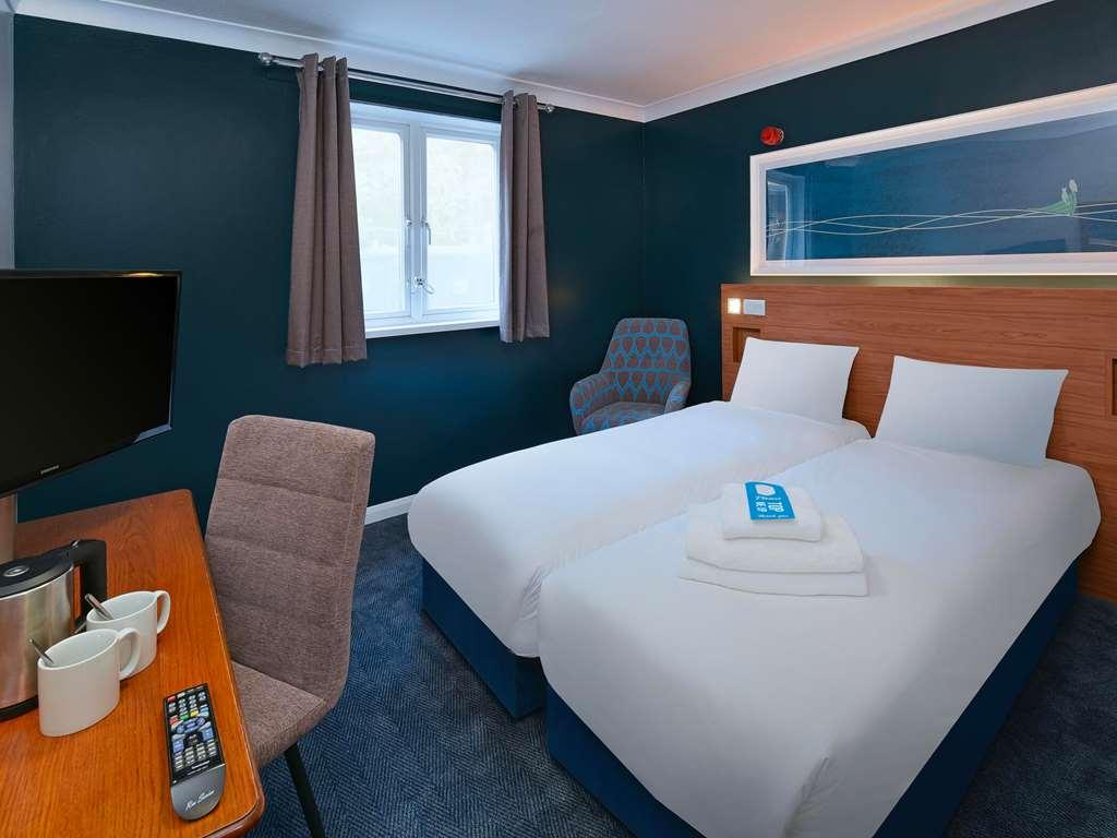 Travelodge Redhill Redhill  Room photo