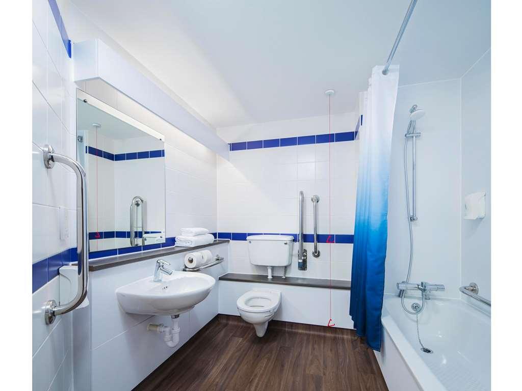 Travelodge Redhill Redhill  Room photo