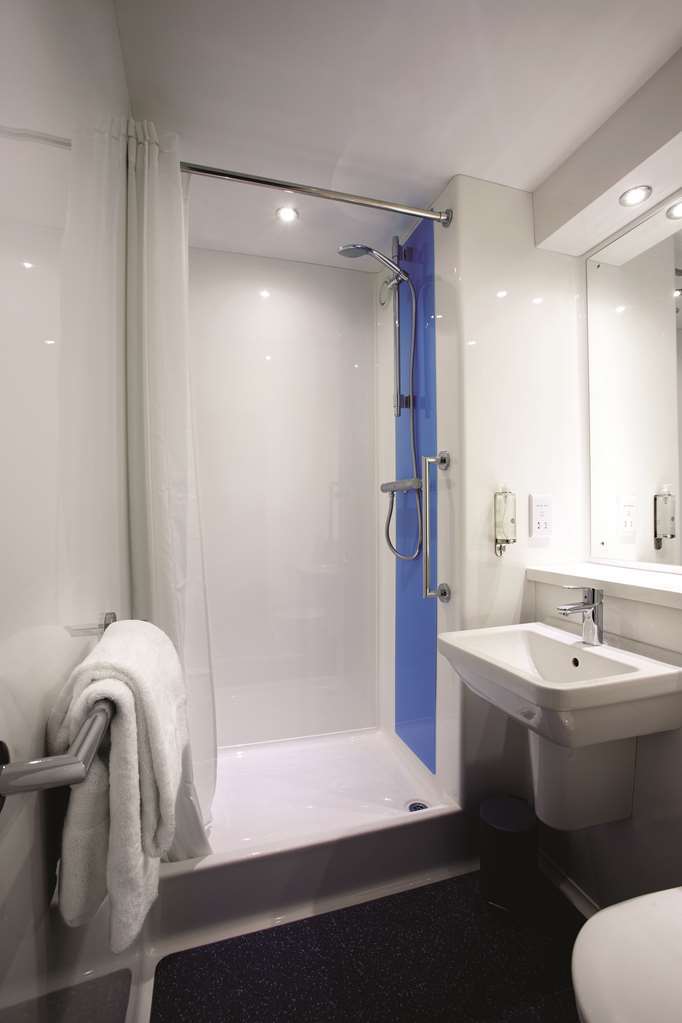 Travelodge Redhill Redhill  Room photo