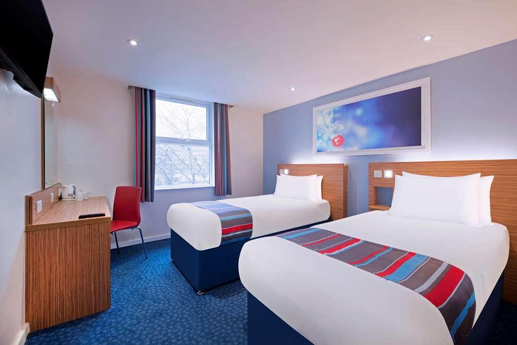 Travelodge Redhill Redhill  Room photo